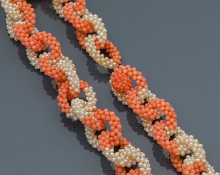 Important COLLIER "anneaux" composé de petites perles d'eau douce et perles ros…