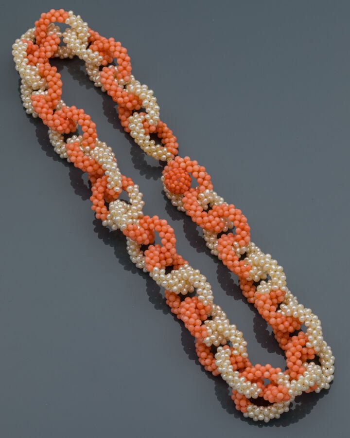 Important COLLIER "anneaux" composé de petites perles d'eau douce et perles ros…