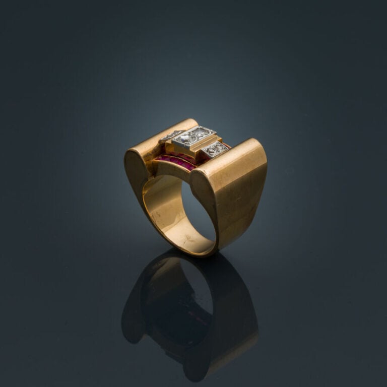 Importante BAGUE "Tank" en platine (min. 800‰) et or jaune (750‰) serti de diam…
