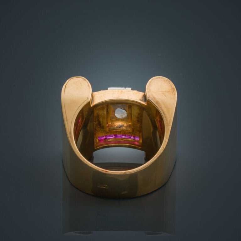 Importante BAGUE "Tank" en platine (min. 800‰) et or jaune (750‰) serti de diam…