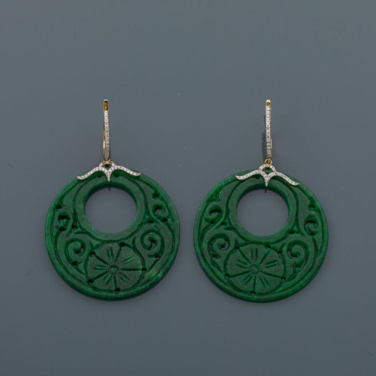 Importante paire de PENDANTS d'OREILLES en or jaune (750‰) serti de diamants ta…