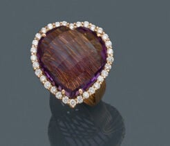 ITITOLI - Importante BAGUE "coeur" en fils d'or rose (750‰) serti d'une améthys…