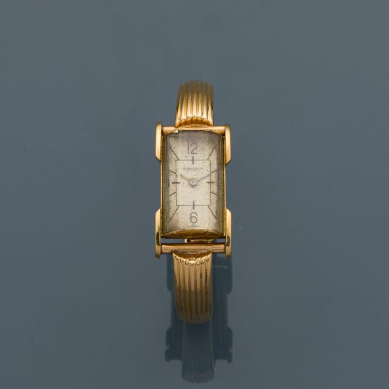 JAEGER LECOULTRE - BRACELET MONTRE rectangulaire de dame en or jaune (750‰). Ca…