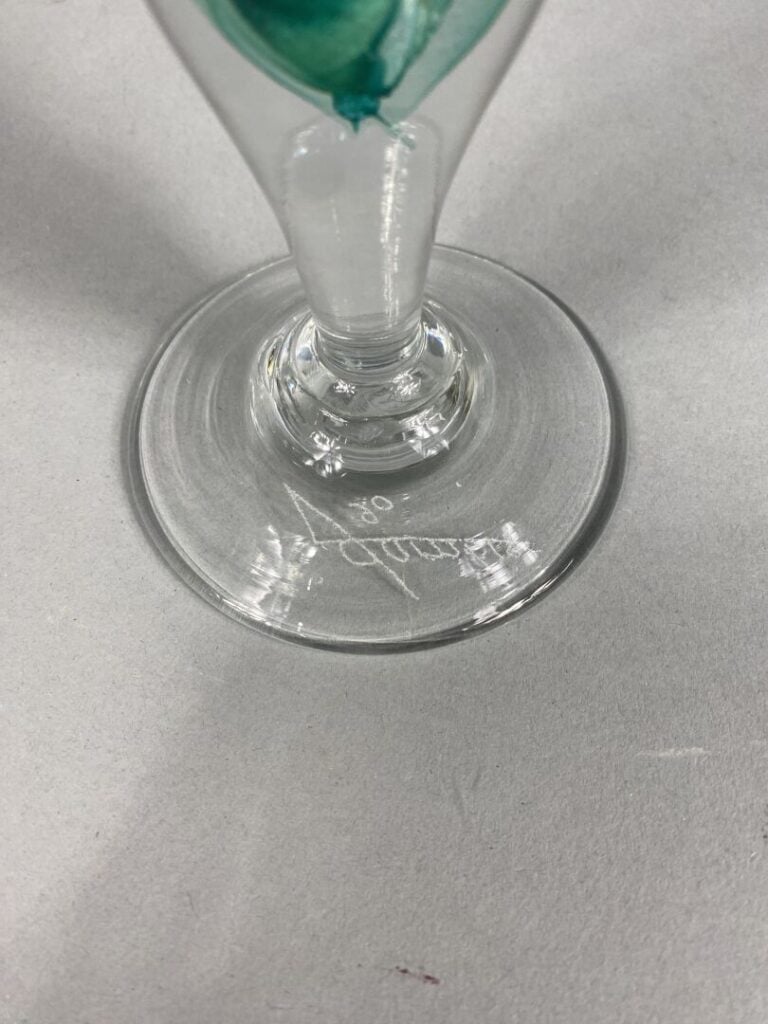 Jean Luc GAMBIER (né en 1948) - Vase sur piédouche en verre filé dans les tons…