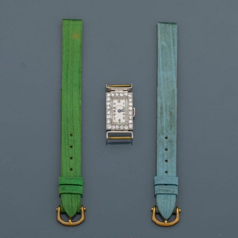 LONGINES - MONTRE de dame rectangulaire en platine (min. 800‰), pavé de diamant…
