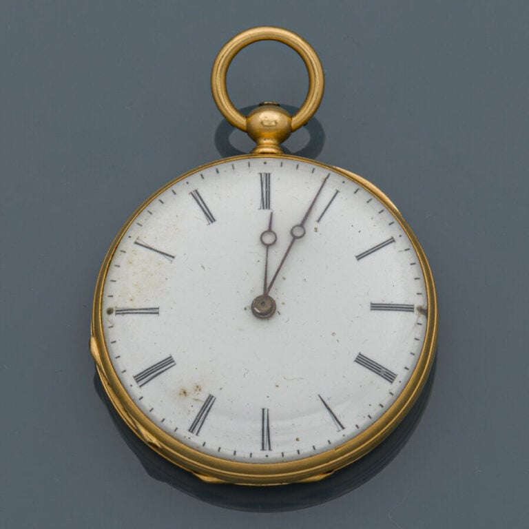 LOT en or jaune et rose (750‰) guilloché et ciselé, comprenant une MONTRE de PO…