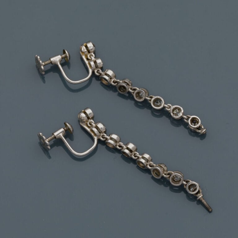 LOT en platine (950‰) et or gris (750‰) serti de diamants taille brillant et ta…