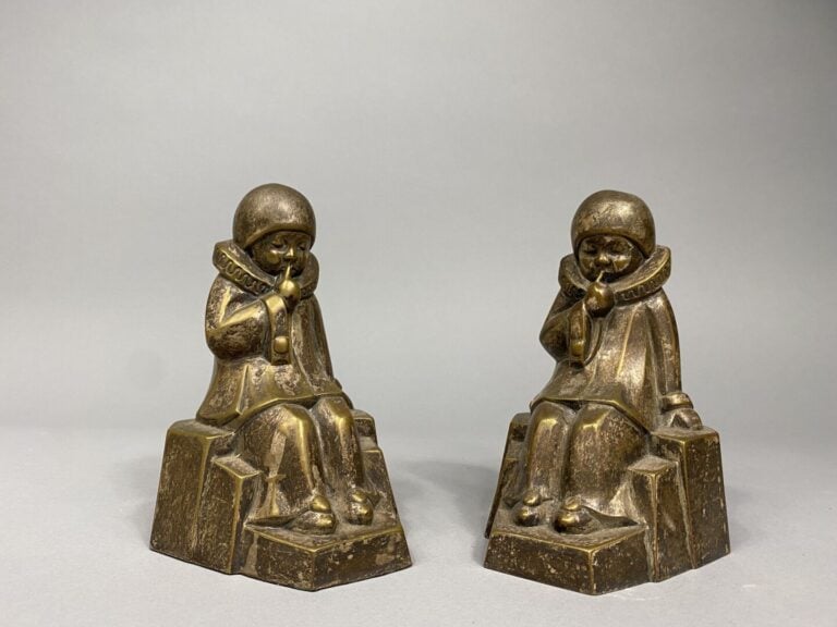 Louis FONTINELLE (1886-1964) - Paire de serre-livres en bronze patiné figurant…