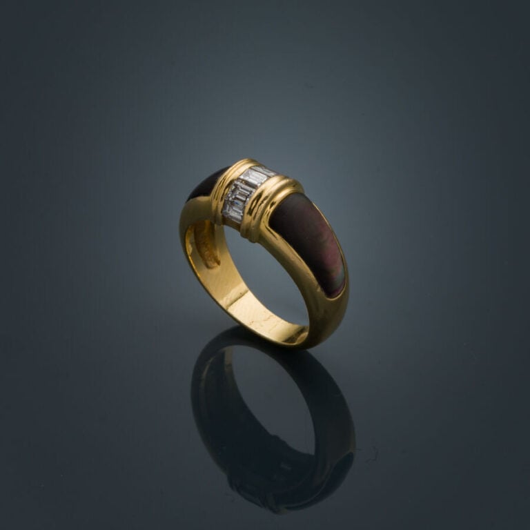 MAUBOUSSIN - BAGUE jonc, modèle "Nadia" en or jaune (750‰) serti d'un alignemen…
