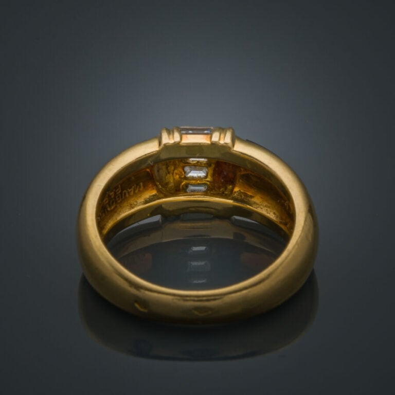 MAUBOUSSIN - BAGUE jonc, modèle "Nadia" en or jaune (750‰) serti d'un alignemen…