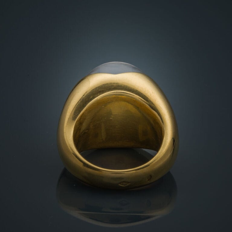 MAUBOUSSIN - BAGUE modèle "Transparence" en or jaune (750‰) serti d'une boule d…