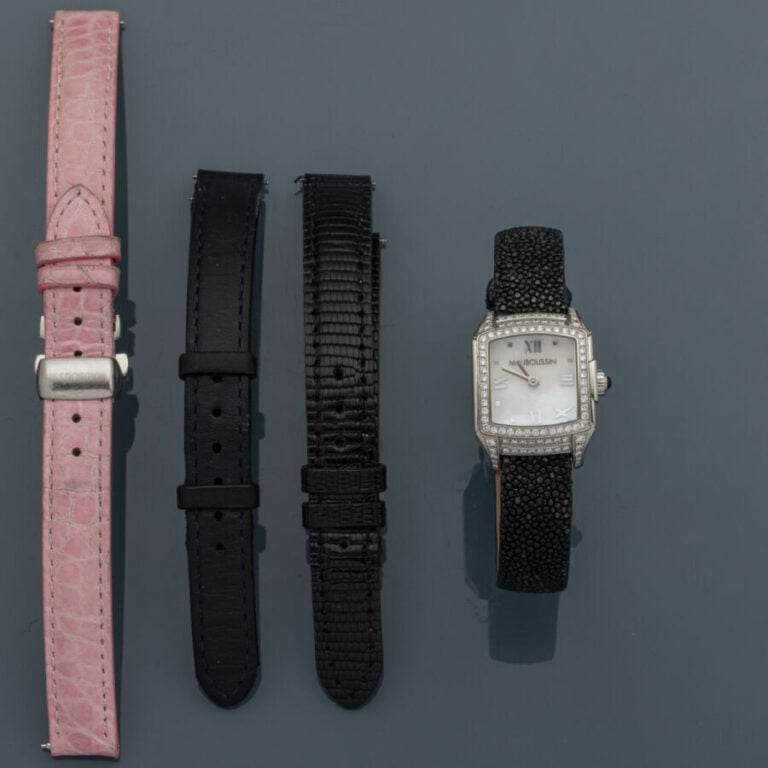 MAUBOUSSIN - BRACELET MONTRE de dame, modèle "Délicate" en acier. Lunette et at…