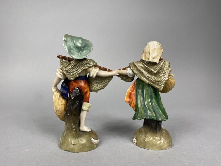 MEISSEN, dans le goût - Ensemble de deux sujets en porcelaine polychrome figura…