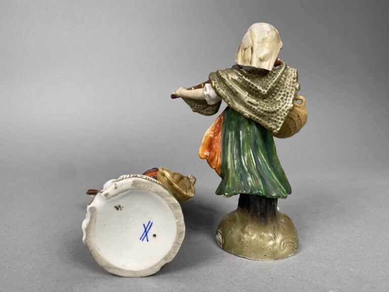 MEISSEN, dans le goût - Ensemble de deux sujets en porcelaine polychrome figura…