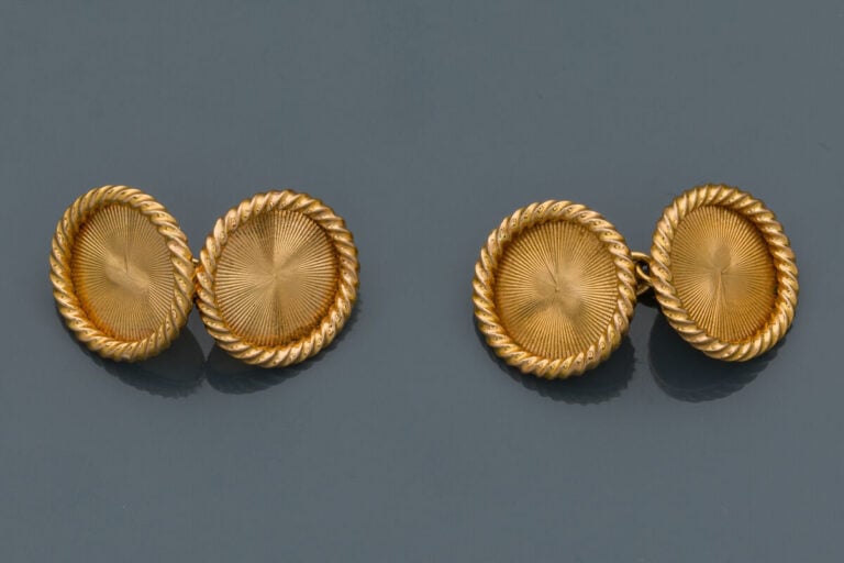 MELLERIO dit MELLER - Paire de BOUTONS de MANCHETTES circulaires en or jaune (7…