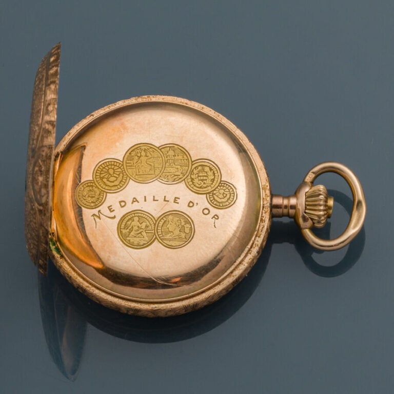 MONTRE de COL SAVONNETTE "pensées" en or rose (585‰) 14 carats, entièrement ama…