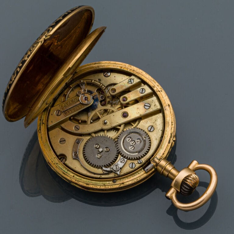 MONTRE de POCHE SAVONNETTE à l'ANGLAISE en or jaune (585‰) 14 carats, orné d'ém…