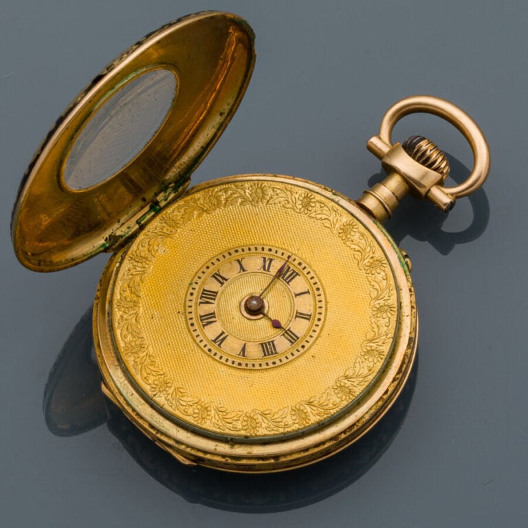 MONTRE de POCHE SAVONNETTE à l'ANGLAISE en or jaune (585‰) 14 carats, orné d'ém…