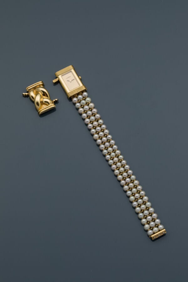 O.J. PERRIN - BRACELET MONTRE de dame rectangulaire en or jaune (750‰). Lunette…