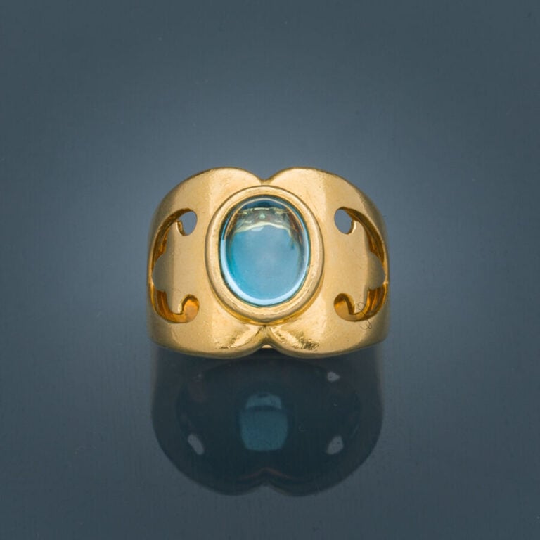 O.J. PERRIN - Large BAGUE "coeurs stylisés" en or jaune (750‰) ajouré, serti d'…