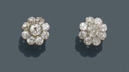 Paire de BOUCLES d'OREILLES "fleurs" en platine (min. 800‰) et or jaune (750‰)…