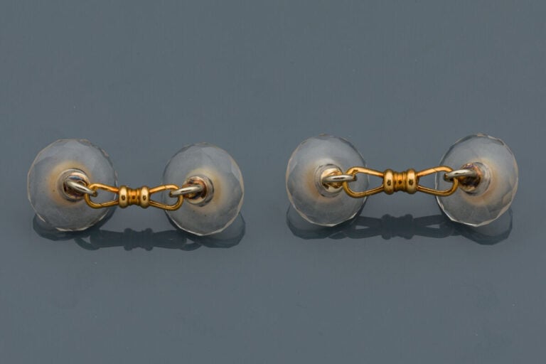 Paire de BOUTONS de MANCHETTES "circulaires" en or jaune et or gris (750‰) comp…