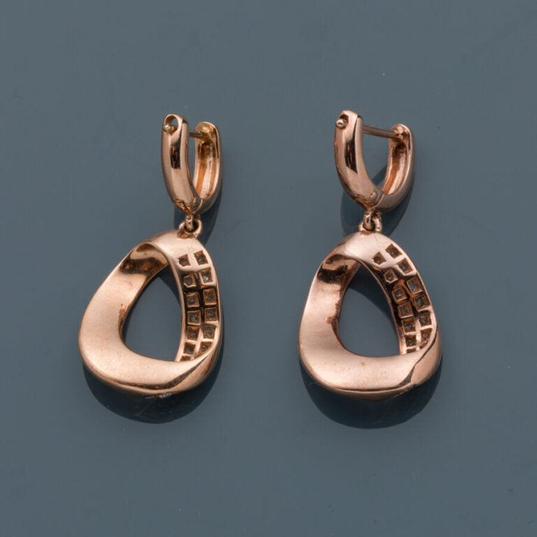 Paire de PENDANTS d'OREILLES "gouttes" en or rose (375‰) 9 carats, serti de dia…