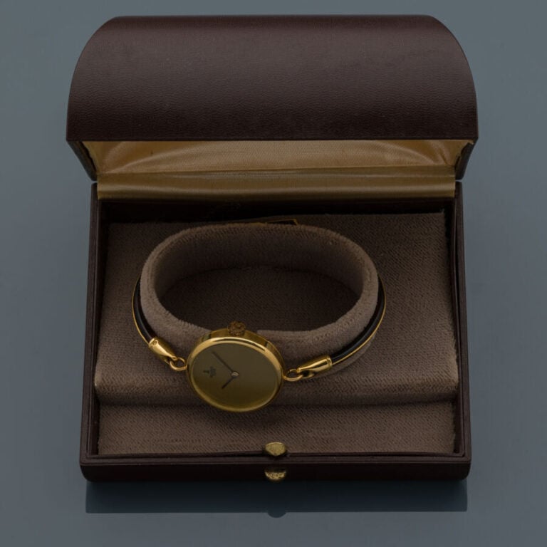RICHARDS ZEGER - BRACELET MONTRE ronde de dame en or jaune (750‰). Cadran champ…