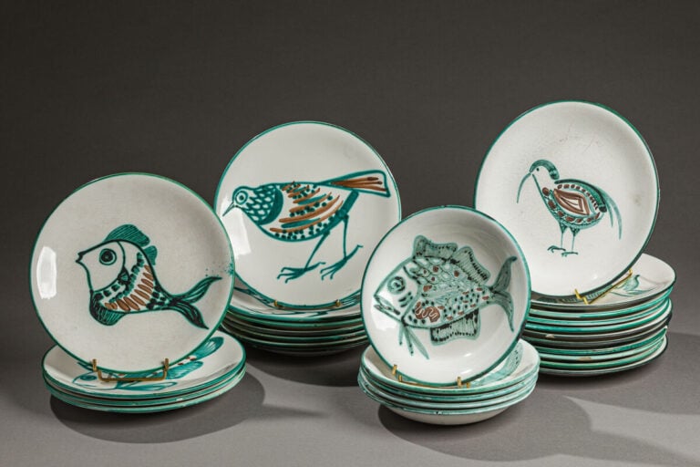 Robert PICAULT (1919-2000) - Ensemble de 22 assiettes plates et 4 assiettes cre…