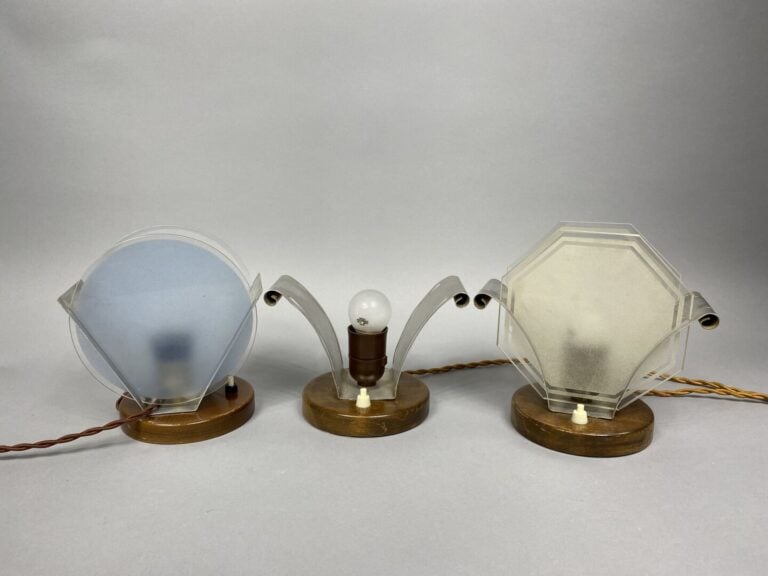 Travail art déco - Paire de lampes de table en métal chromé et verre octogonal…
