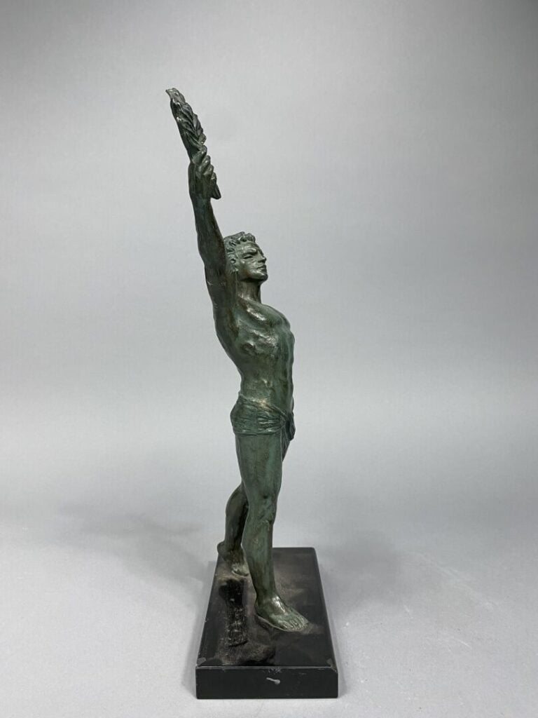 Ugo CIPRIANI (1887-1960), d'après - Le vainqueur - Sujet en régule sur socle en…