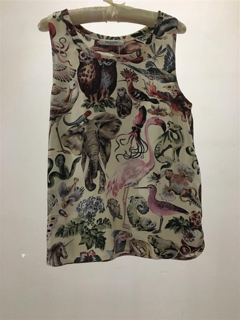 VALENTINO. - Ensemble débardeur et top en soie écrue à motif imprimé d'animaux.…