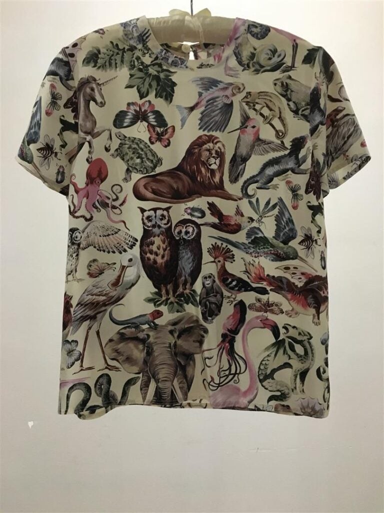VALENTINO. - Ensemble débardeur et top en soie écrue à motif imprimé d'animaux.…