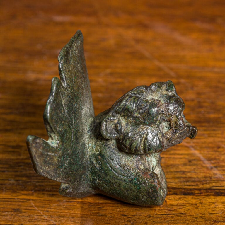 ANTIQUE Tête de lion la gueule ouverte en bronze - Hauteur : 7 cm.