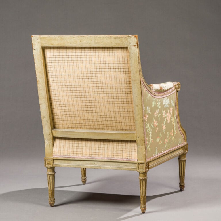 Bergère à dossier plat en hêtre mouluré, sculpté et laqué vert ; - consoles d'a…