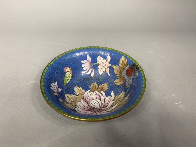 Chine - Bol en émaux cloisonnés à décor de fleurs - H: 5;5 cm