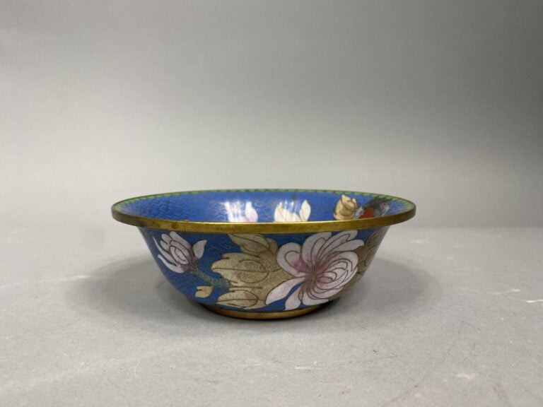 Chine - Bol en émaux cloisonnés à décor de fleurs - H: 5;5 cm