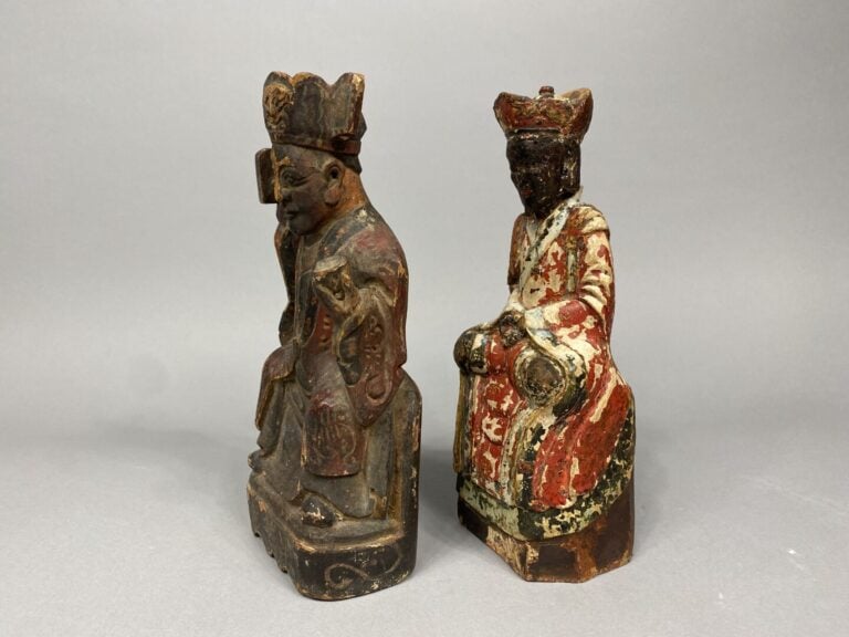 Chine, fin XIXe - Ensemble de deux personnages taoïstes en bois peint polychrom…