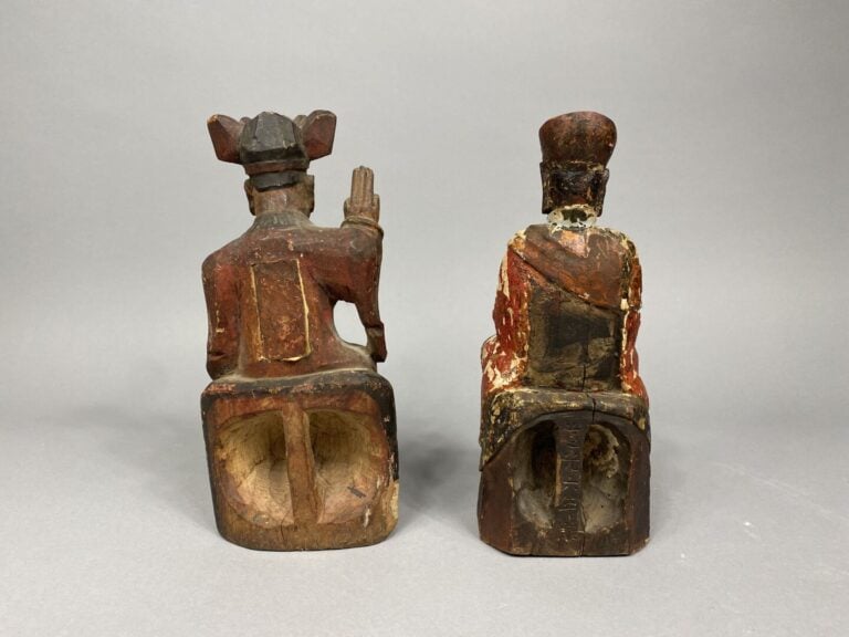 Chine, fin XIXe - Ensemble de deux personnages taoïstes en bois peint polychrom…