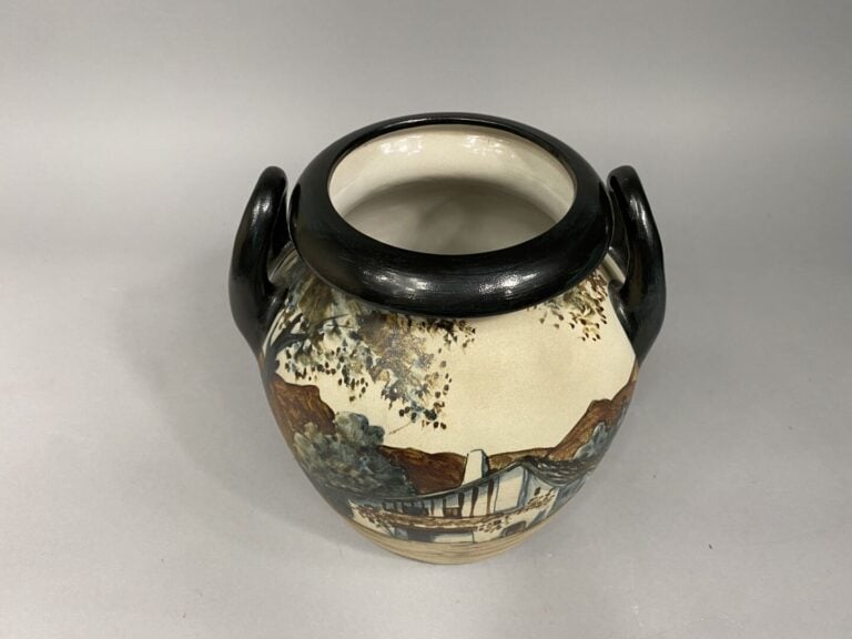 CIBOURE - Vase en grès de CIBOURE figurant une scène animée de femmes et hommes…
