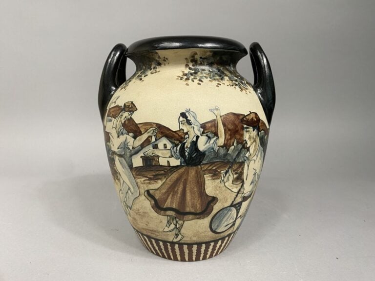 CIBOURE - Vase en grès de CIBOURE figurant une scène animée de femmes et hommes…