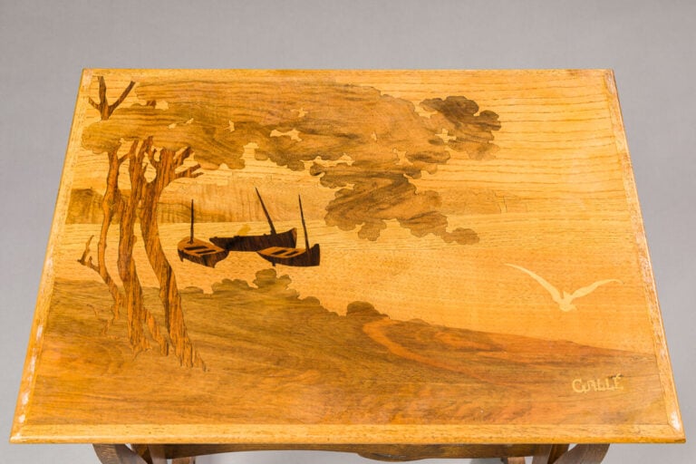 ÉMILE GALLE (1846-1904) - Suite de trois tables gigognes en hêtre teinté à plat…