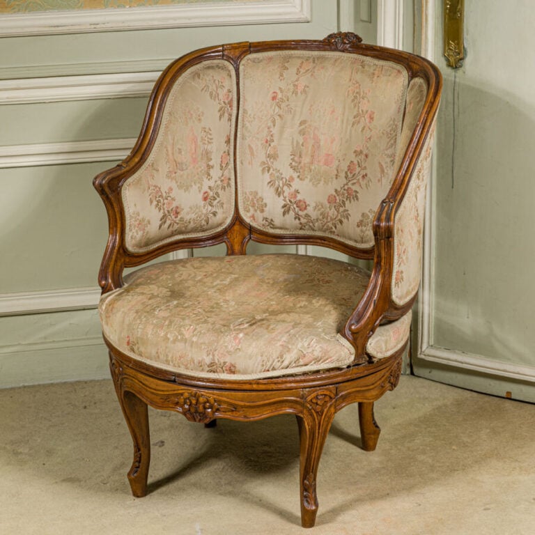 FAUTEUIL DE BUREAU D'EPOQUE LOUIS XV, ESTAMPILLE DE JEAN-BAPTISTE TILLIARD, en…