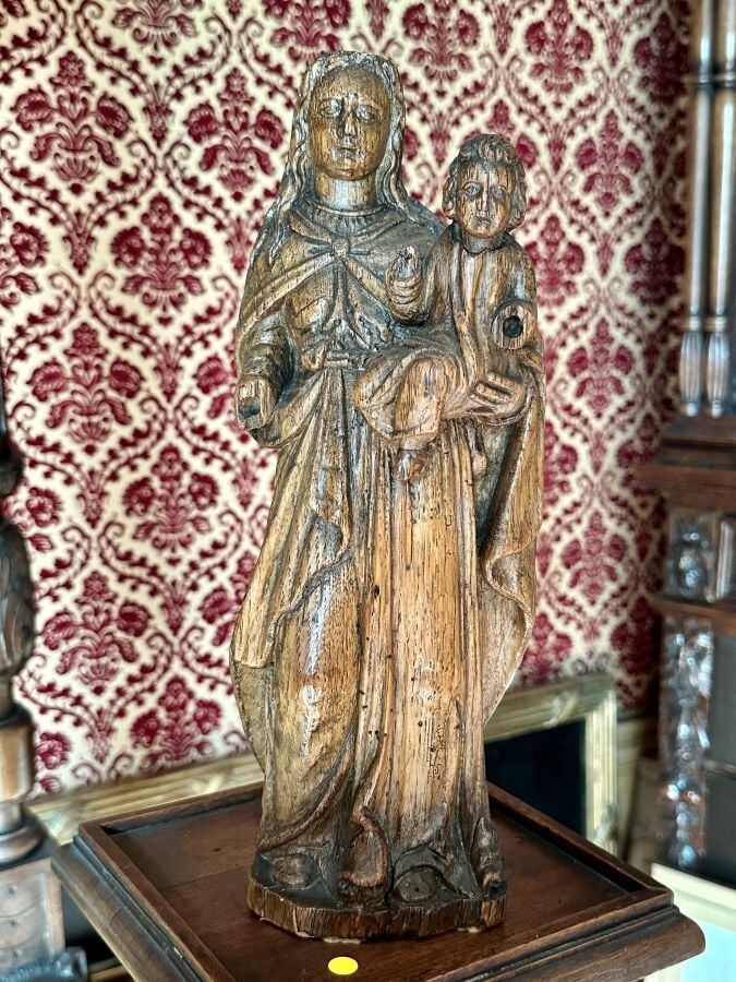 Flandres, fin XVIème Vierge à l'enfant en chêne Hauteur : 33 cm.