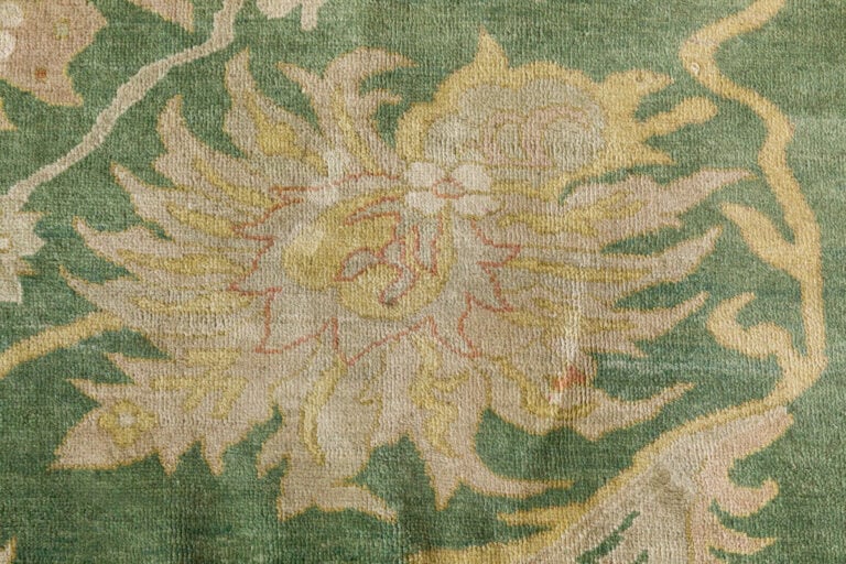 Grand tapis en laine à décor de fleurs sur fond vert, large bordure - beige à d…