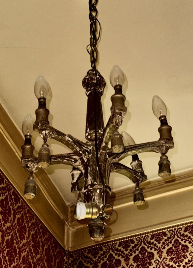 Lot d'une lanterne en métal à pans, moderne - On joint une petite suspension à…