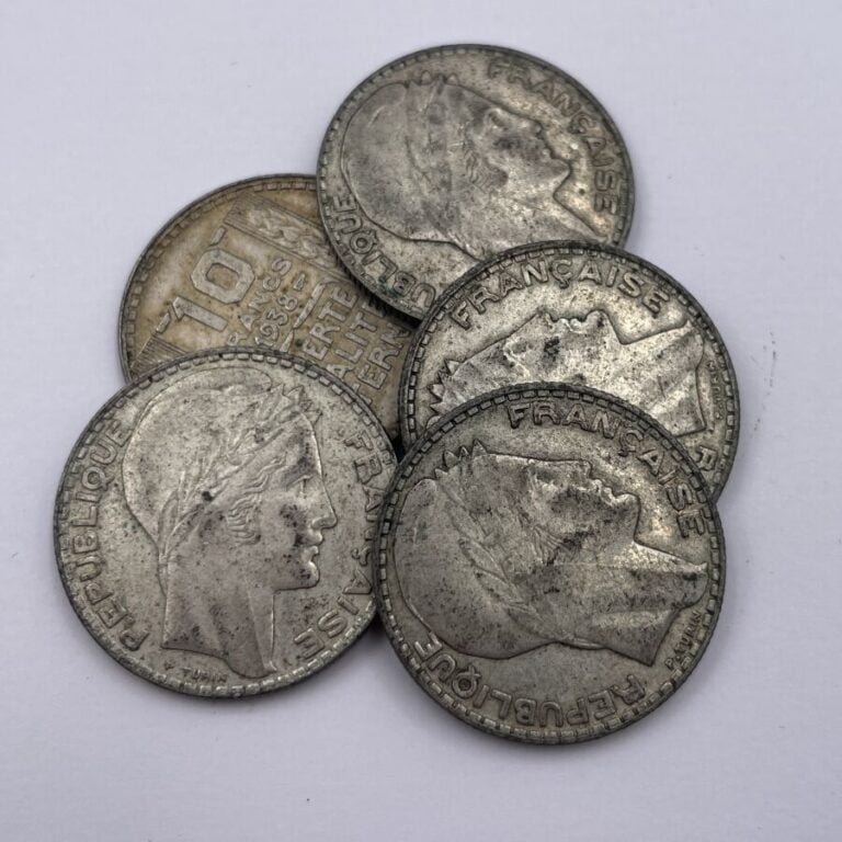 Lot de 30 Pièces comprenant : - - FRANCE - - 11 pièces de 20 francs Turin 7x193…