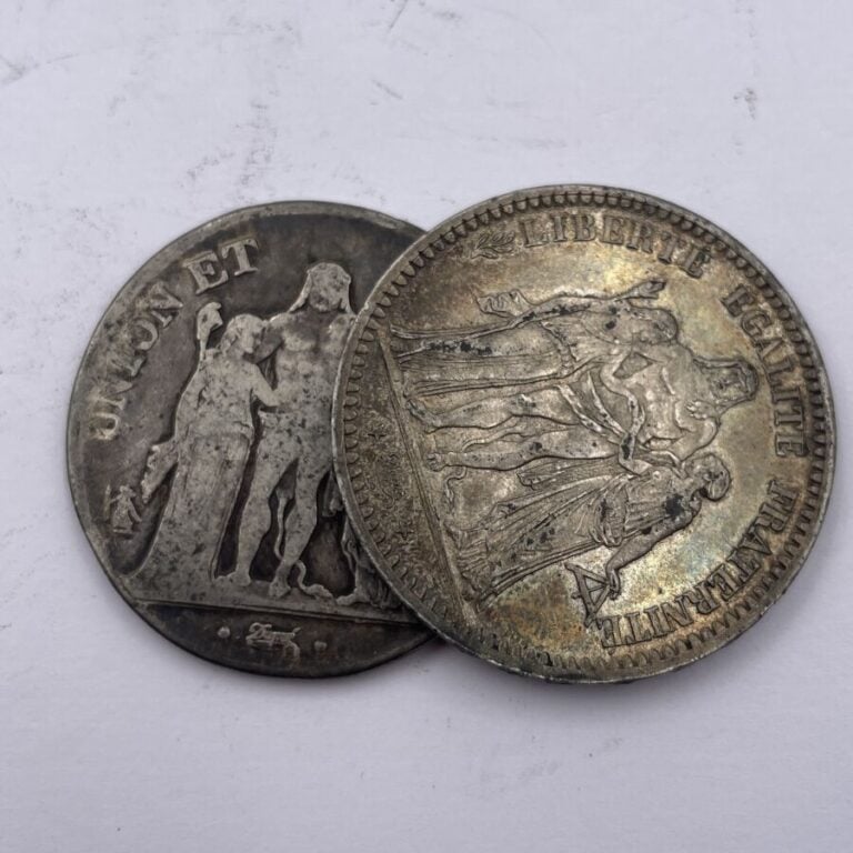 Lot de 30 Pièces comprenant : - - FRANCE - - 11 pièces de 20 francs Turin 7x193…
