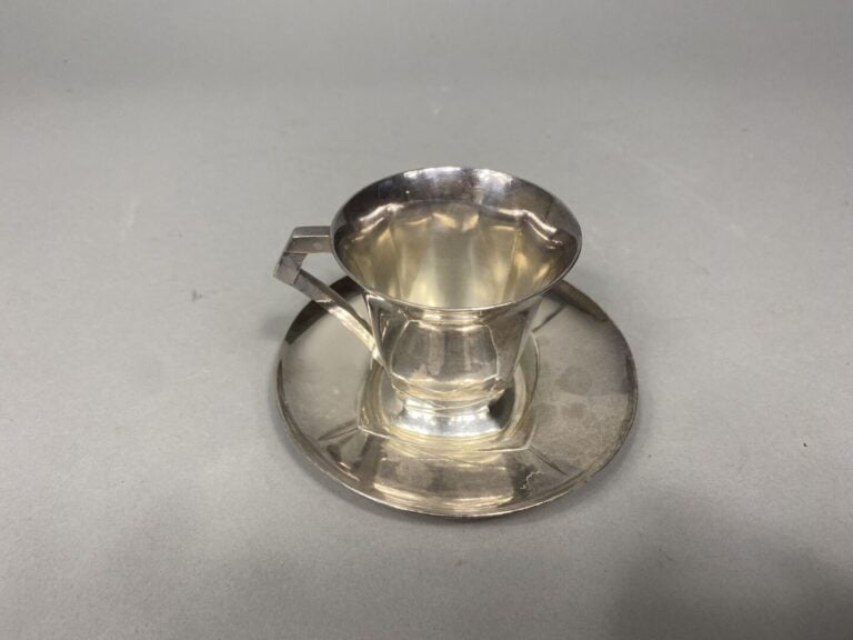 Louis SUE & André MARE pour GALLIA - Tasse et sous-tasse en métal argenté - Sty…