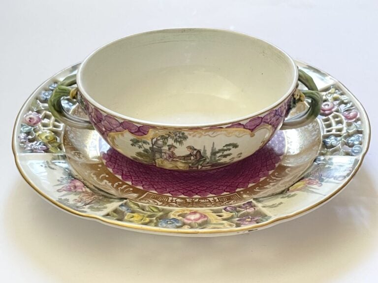 MEISSEN. - Ecuelle et bouillon (manque le couvercle), sans doute XVIIIe siècle